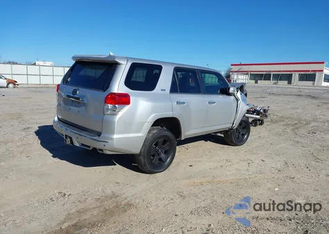 2011 Toyota 4Runner Sr5 V6 z USA, uszkodzony, nr VIN JTEZU5JR4B5019111